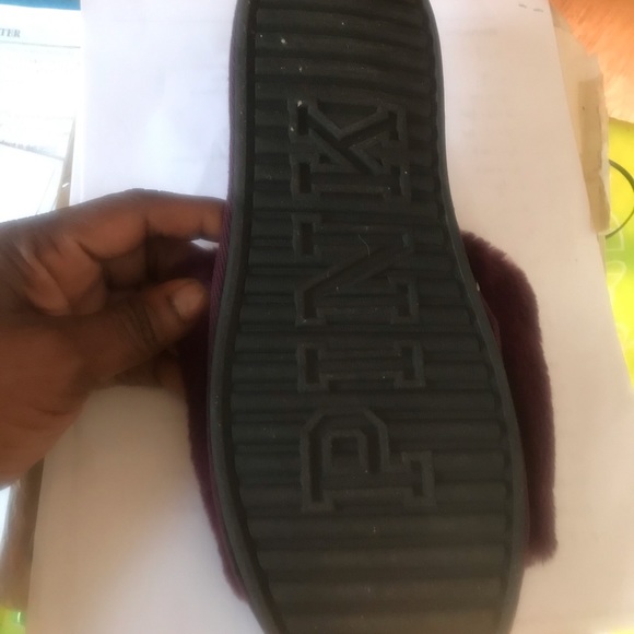 Why was this PINK slipper sold to me as new? - Picture 3 of 3